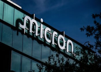 Micron Shares Rally as CEO Highlights Surging AI Demand for Memory Chips