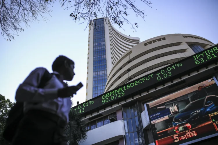 Indian Stock Markets Show Choppy Trading as Key Indices Retreat